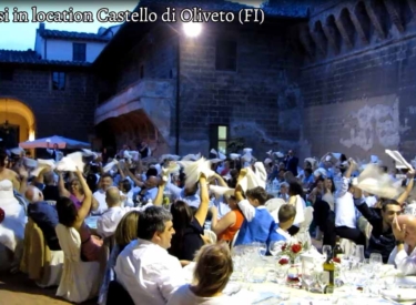 Entrata sposi in location Castello di Oliveto (FI)