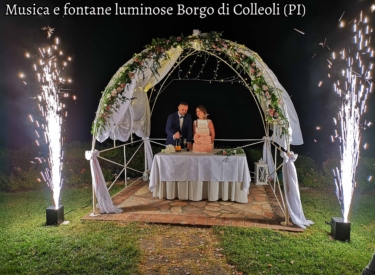Musica e fontane luminose Borgo di Colleoli (PI)